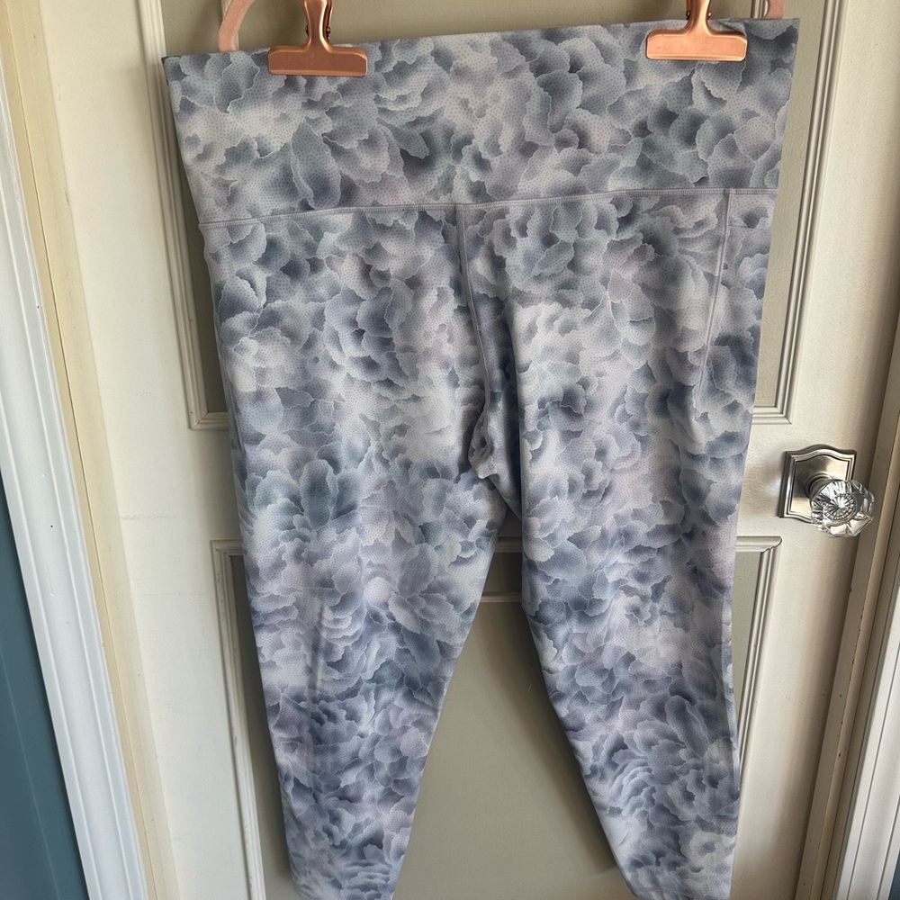 Athleta Leggings in Gray Floral